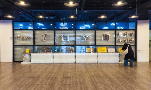 ��Ӣ��ѧУI���ռ�