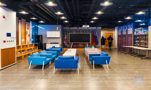 ��Ӣ��ѧУ��ѧ¥��