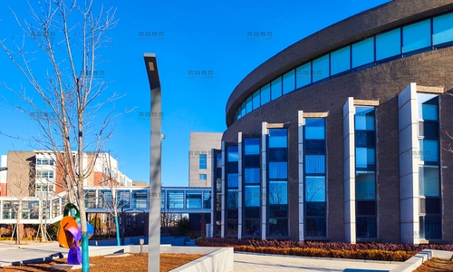 ��Ӣ��ѧУ��ѧ¥�����������