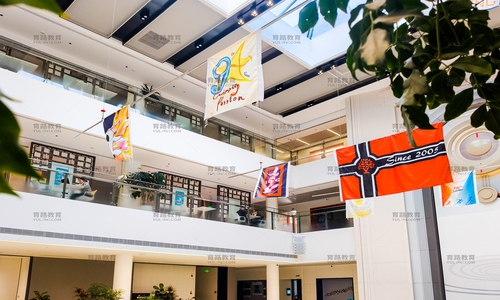 ��Ӣ��ѧУ���Ź��������ھ�