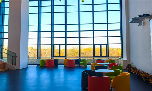 ��������У԰����