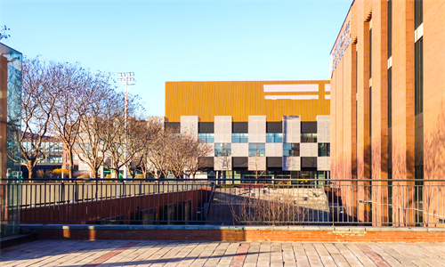 ��������У԰����