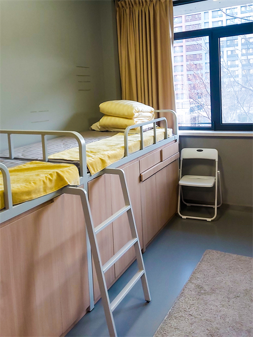 ��������У԰����