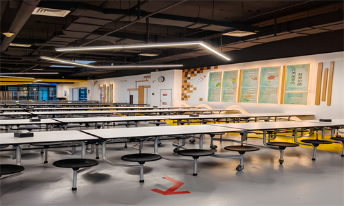 ��������У԰����