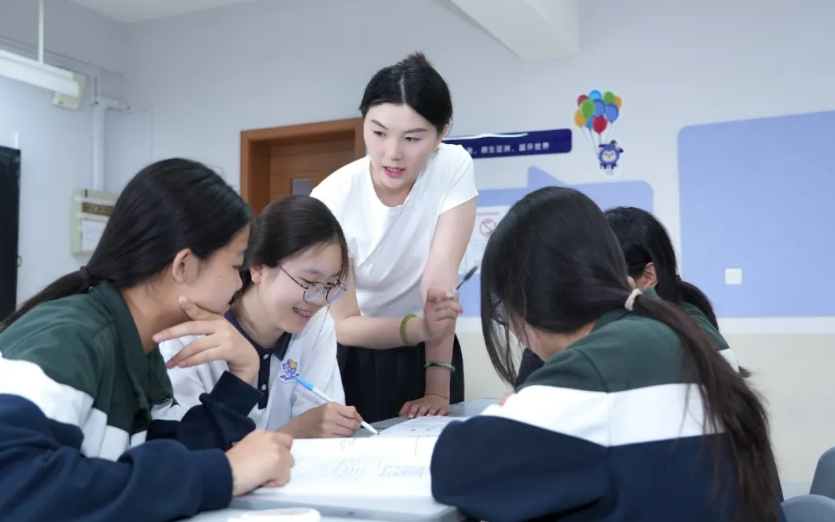 ����ѧУ�γ�����У԰������