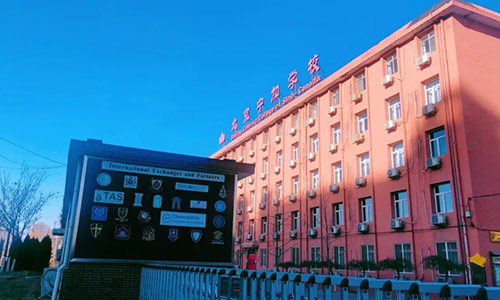 �����м�ѧУͨ�ݻ���ѧУ