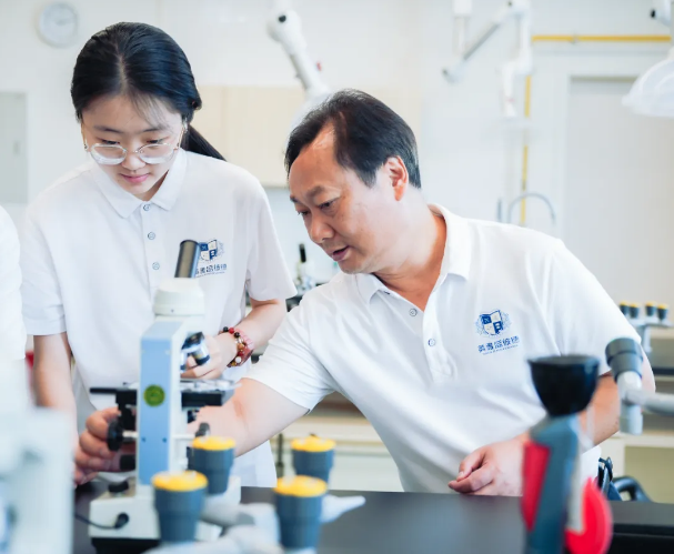 海南英雅盛彼德学校课程