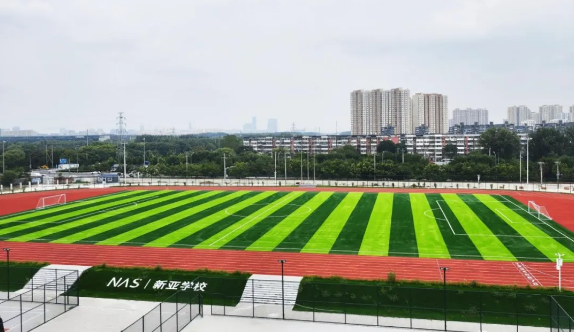 现代化智慧操场正式启用