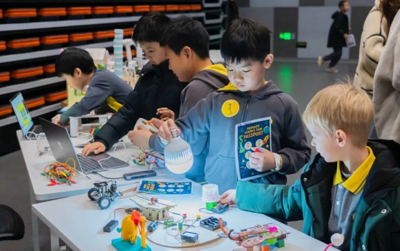 ������������ѧУSTEM����