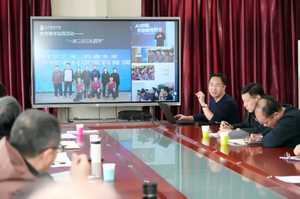 ��������������������������ר����л