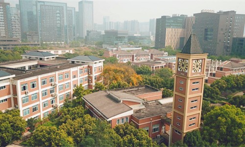 �ɶ�����ѧУ