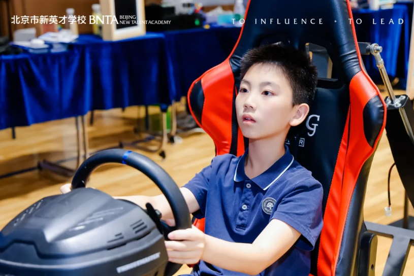 ��Ӣ��ѧУ�Ƽ��γ�