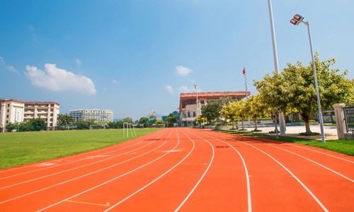 ���Ƕ�������ѧУ