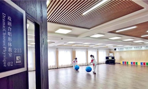 �����г������˳��ֶ���ѧУ