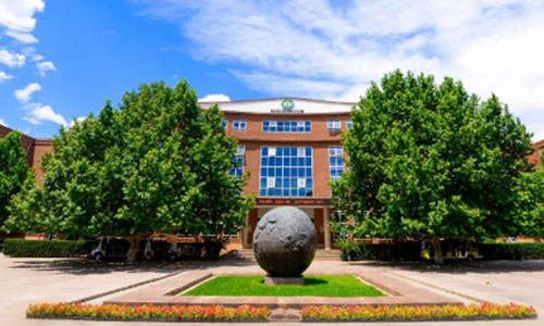 �������������ʵ��ѧУ