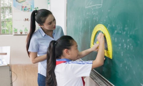 ����֧���Ա�֢��ͯ������˽��Сѧ