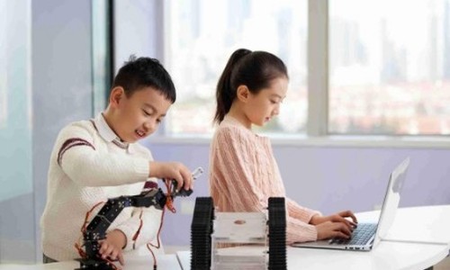 ����ίԱ������ں�������й�����Ա��ŮѧУ������������й�����ѧ�ѡ�����