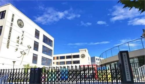 ����һ����ѧУ