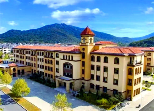 大连金普新区华美双语学校