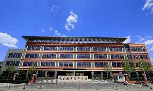 �˴��о���ѧУ